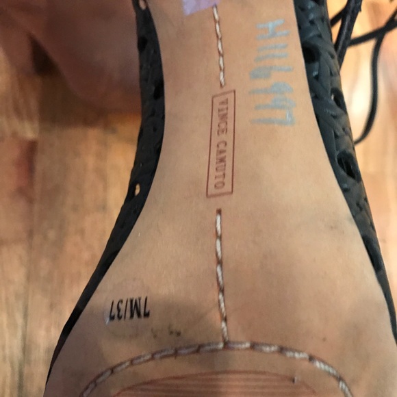 Vince Camuto black lace up heels size 7.5 - Picture 3 of 3